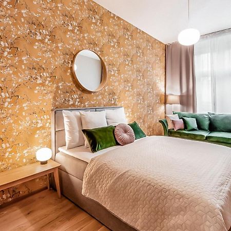 Turnkey I Main Bus Station Apartments Praga Exterior foto