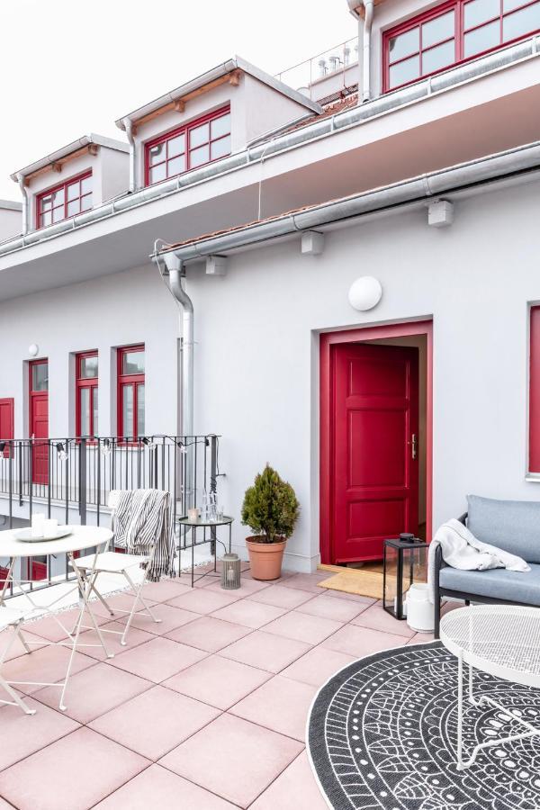 Turnkey I Main Bus Station Apartments Praga Exterior foto